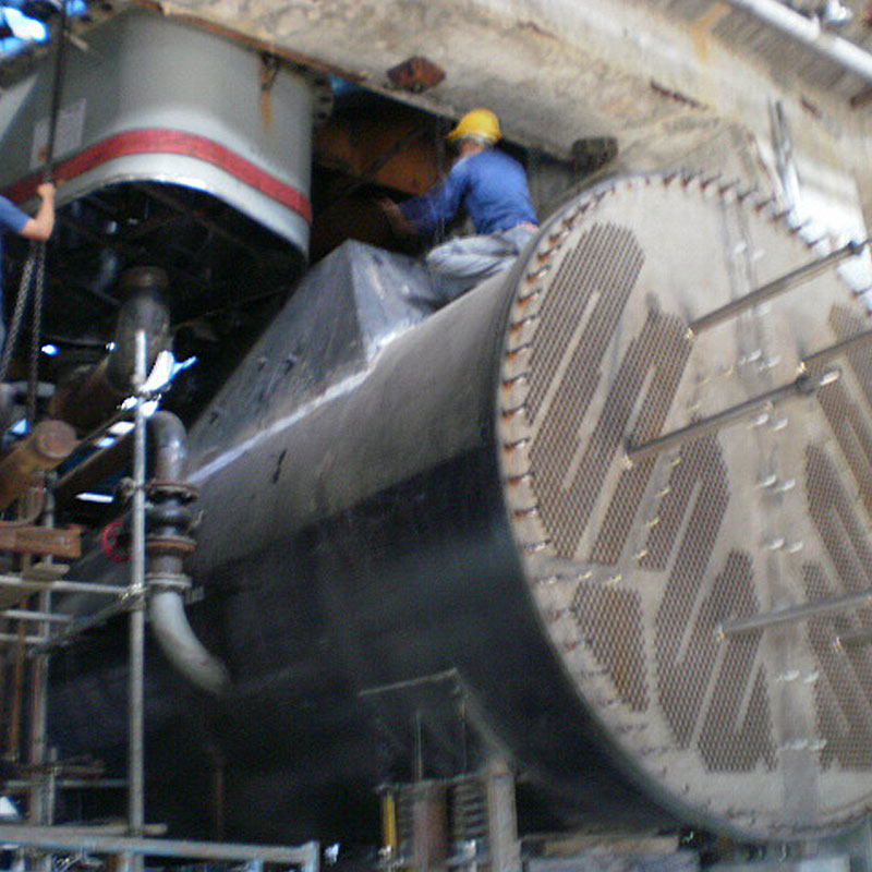 Steam turbine condenser
